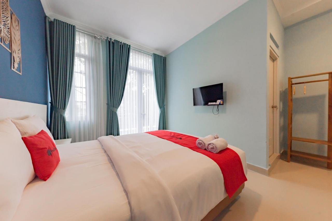 Reddoorz Plus Near Surapati Core Bandung Bagian luar foto