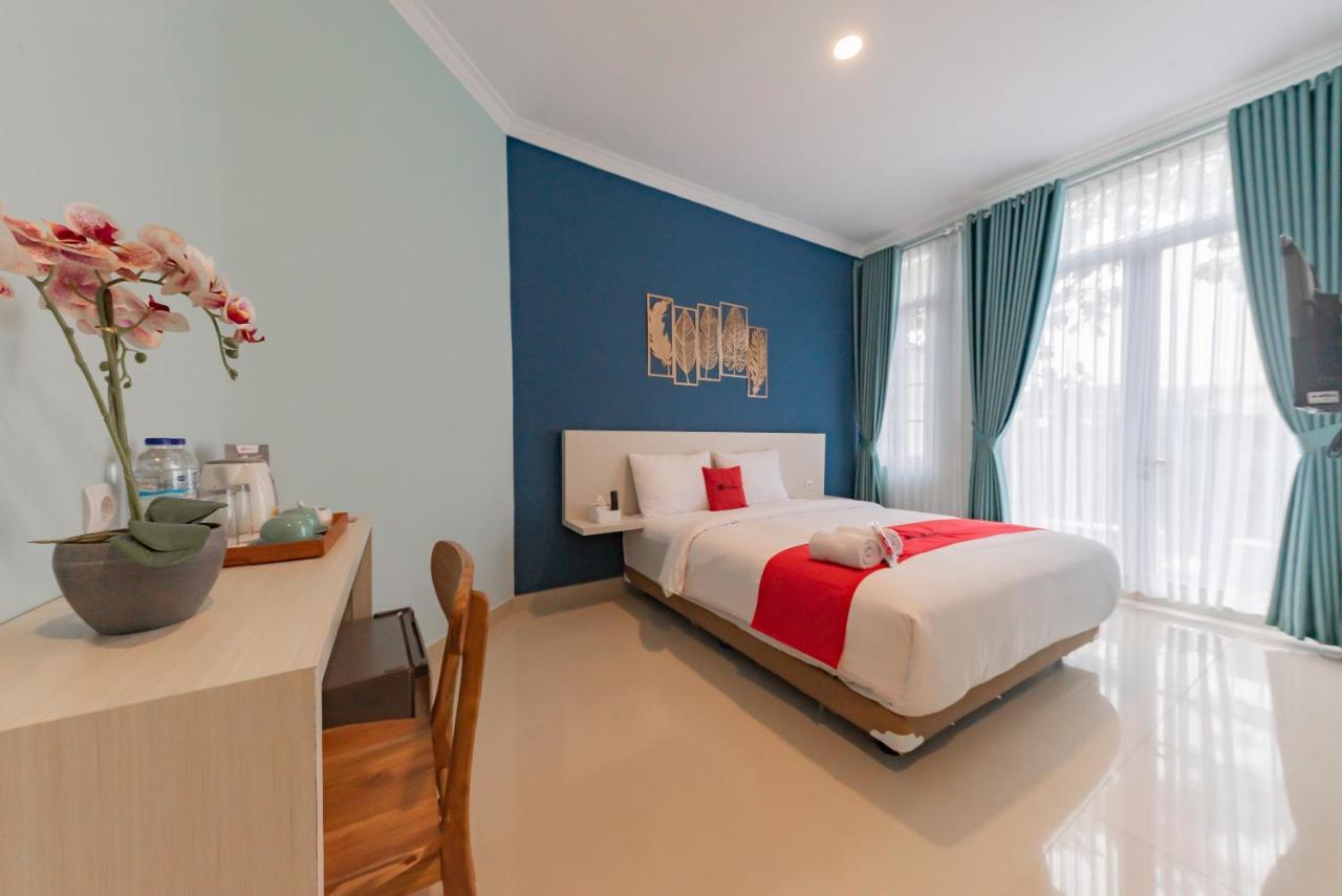 Reddoorz Plus Near Surapati Core Bandung Bagian luar foto