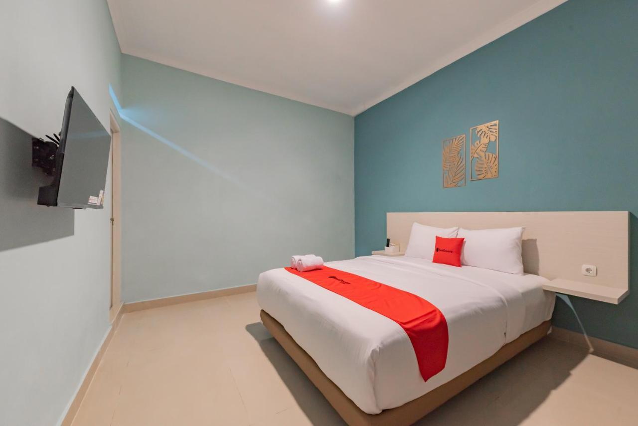 Reddoorz Plus Near Surapati Core Bandung Bagian luar foto
