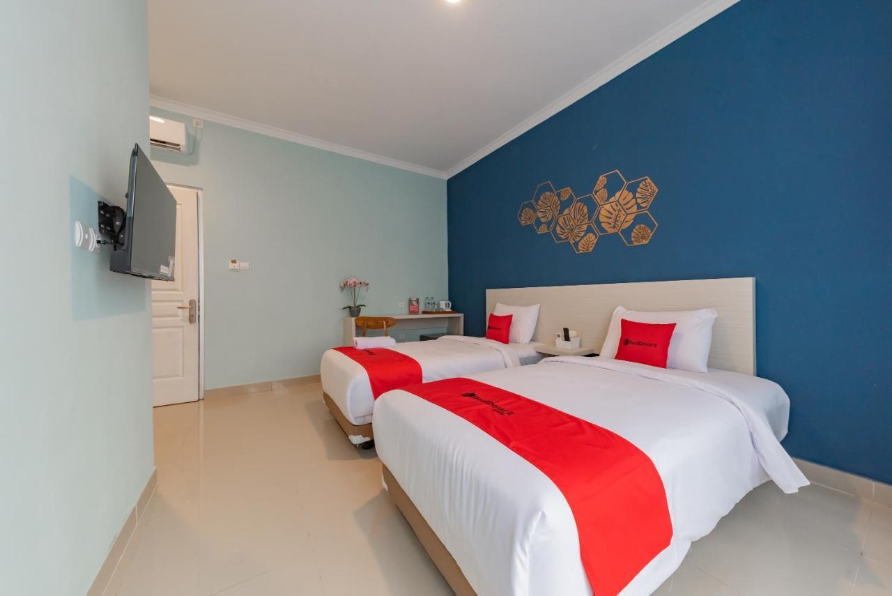Reddoorz Plus Near Surapati Core Bandung Bagian luar foto