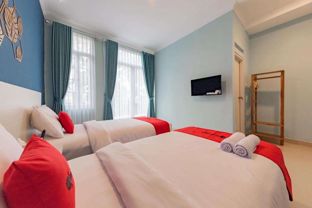 Reddoorz Plus Near Surapati Core Bandung Bagian luar foto