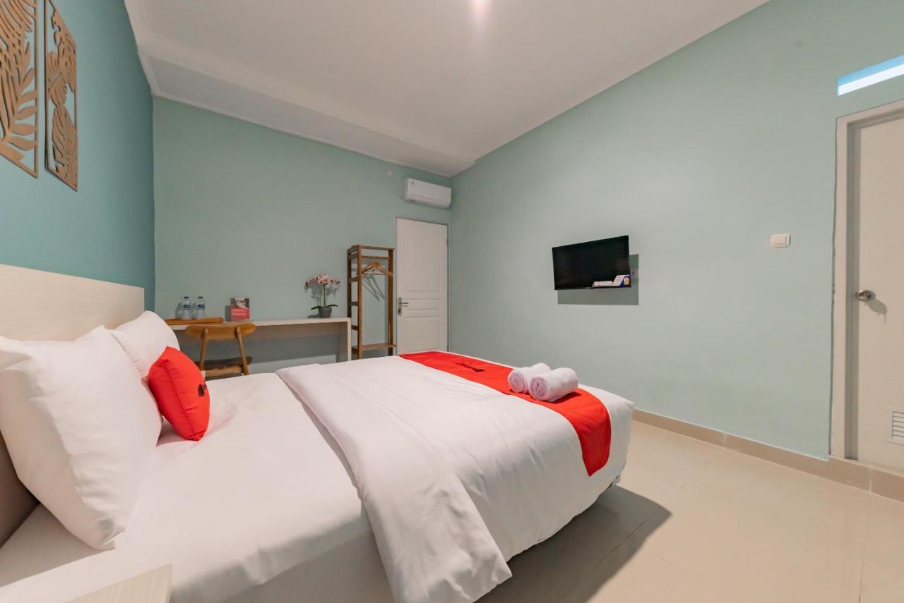 Reddoorz Plus Near Surapati Core Bandung Bagian luar foto