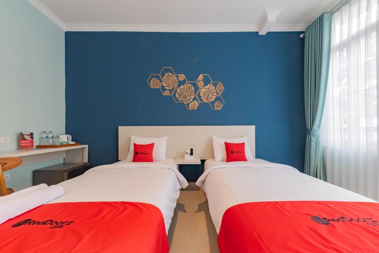 Reddoorz Plus Near Surapati Core Bandung Bagian luar foto