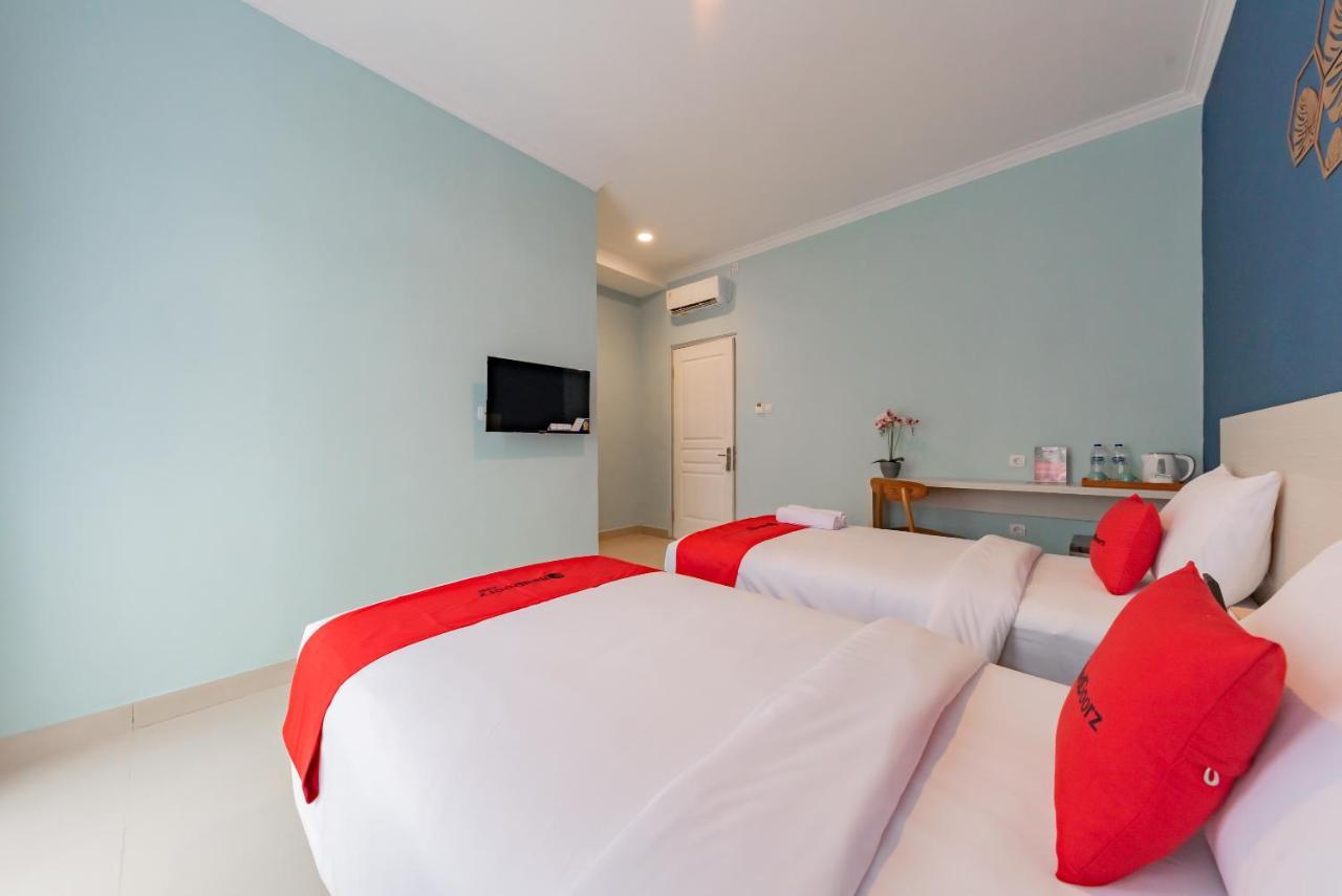 Reddoorz Plus Near Surapati Core Bandung Bagian luar foto